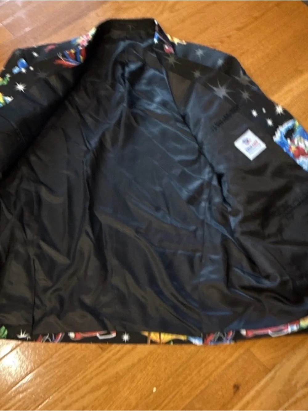 Men’s Black Holiday Print Suit with Tie 44R or 4XL